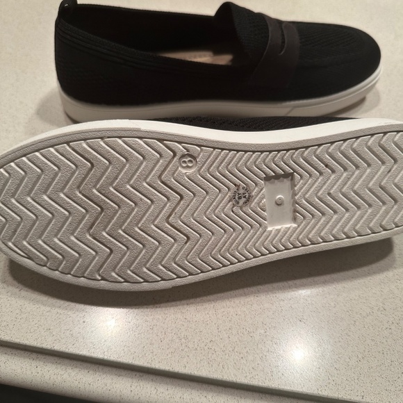 Shoes - Picture 4 of 5